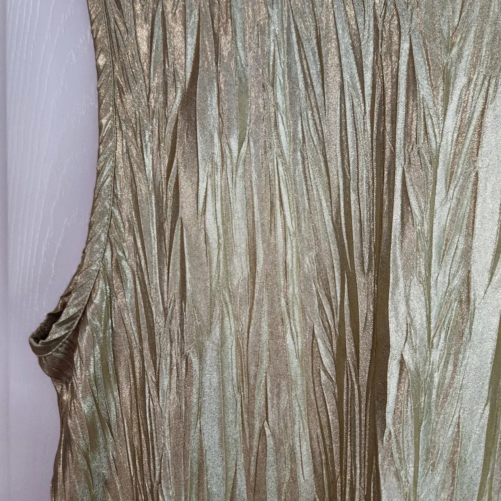 Susan Graver Gold Metallic Crinkle V-Neck Sleeveless Blouse Top Large Party Glam
